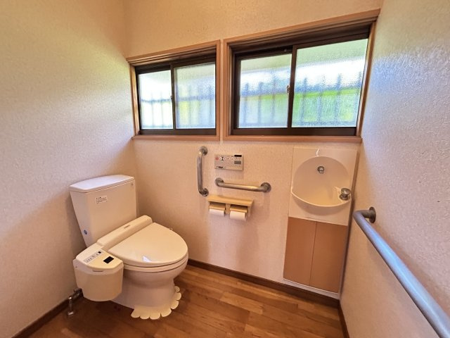 【トイレ】 | 長溝町売家 | トイレは広く拡張リフォームされています！