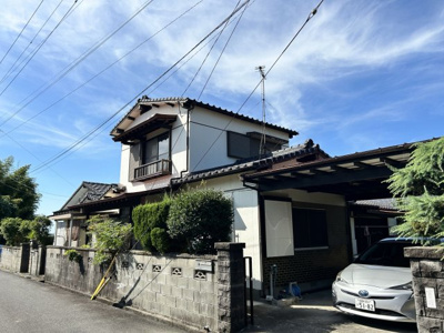 【外観】 | 荒尾市万田売家 | 屋根付きの駐車場完備しております