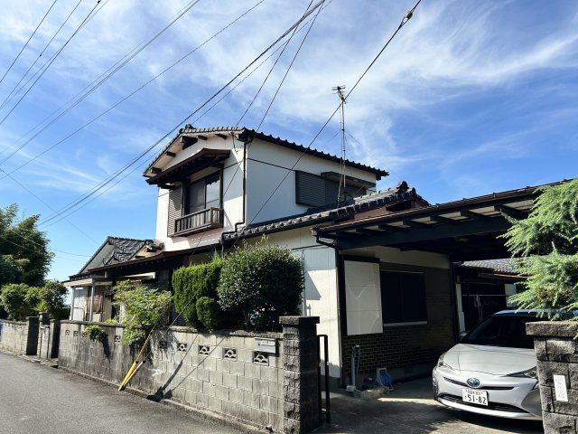 【外観】 | 荒尾市万田売家 | 屋根付きの駐車場完備しております
