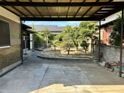 【駐車場】 | 荒尾市万田売家 | 駐車場部分です！奥にはお庭があります！