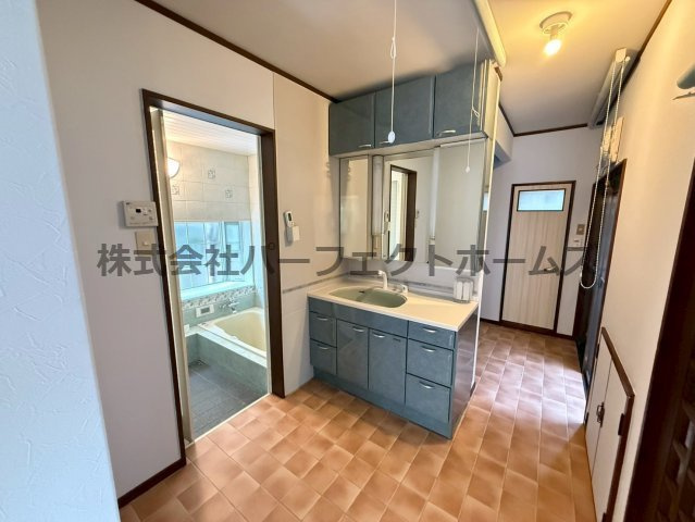 田宮本町戸建　賃貸の独立洗面台|独立洗面化粧台が付いています