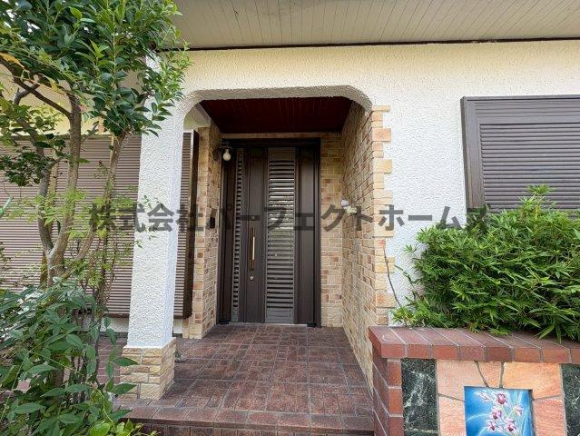 田宮本町戸建　賃貸の玄関|収納もある玄関です