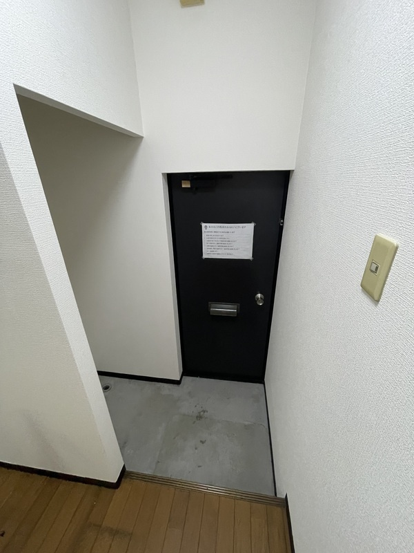 松本ハイツの玄関