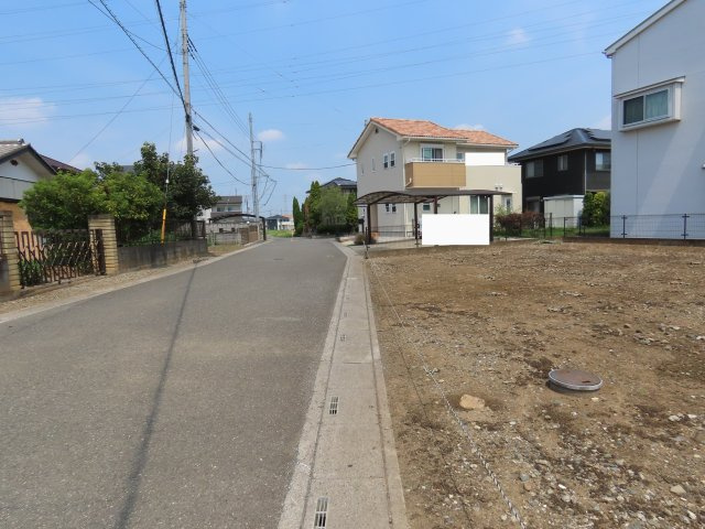 坂戸市石井売地の前面道路含む現地写真