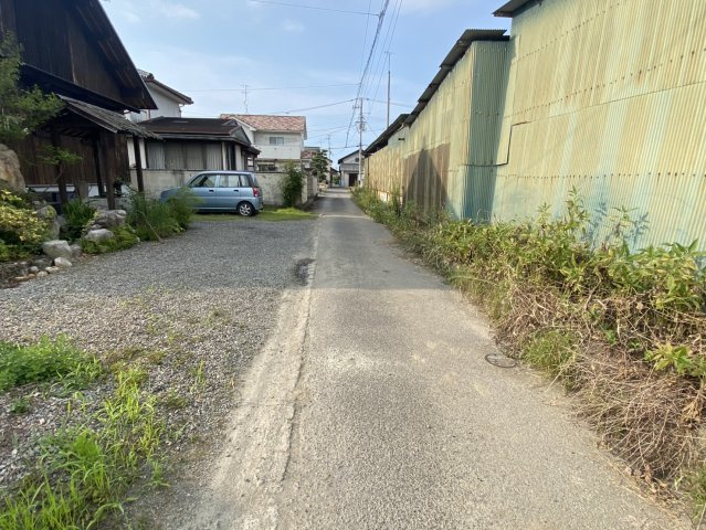 西条市禎瑞　売土地の前面道路含む現地写真