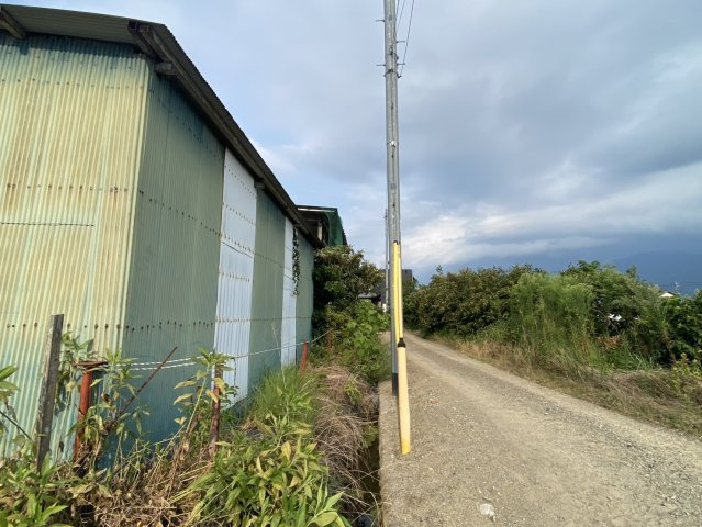 西条市禎瑞　売土地の前面道路含む現地写真