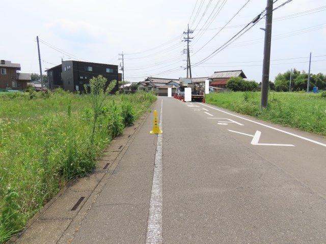 坂戸市石井売地の前面道路含む現地写真
