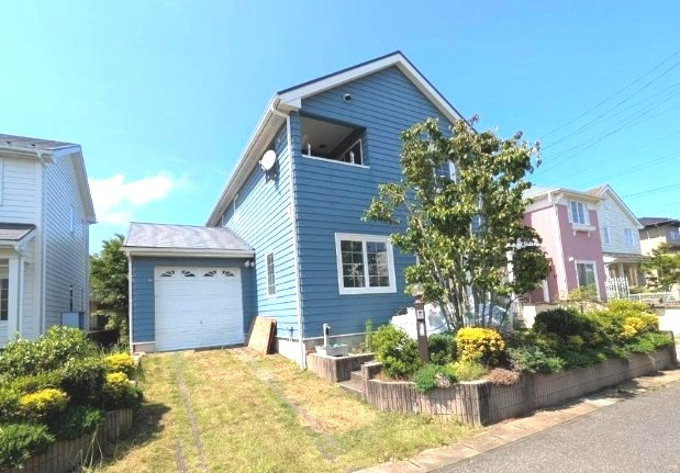 大網白里市季美の森南5　中古戸建の庭|内装リフォーム済み令和7年6月 リビング約24帖 2台可能1台はガレージ　ゴルフ場がある分譲地内