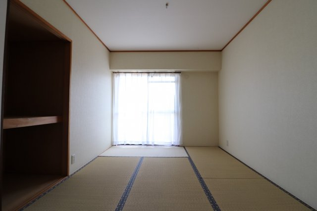 グランドハイツ小柳の洋室