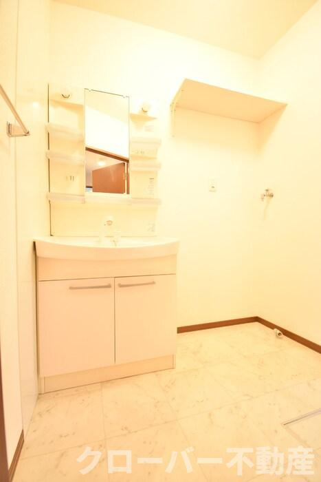 プロヴァンス土器東 B棟の独立洗面台|洗髪洗面化粧台・室内洗濯機置場