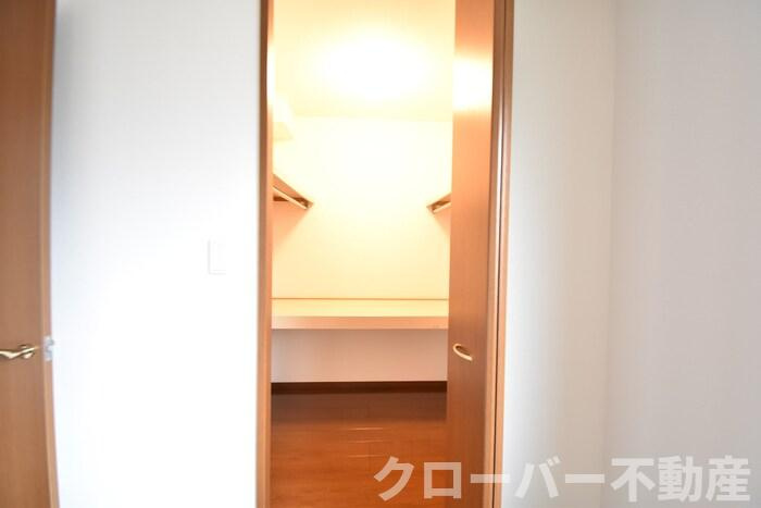 プロヴァンス土器東 B棟の収納|ウォークインクローゼット