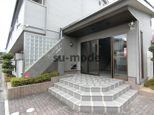 プランドール茨木のエントランス