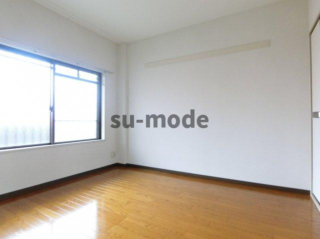 プランドール茨木の洋室