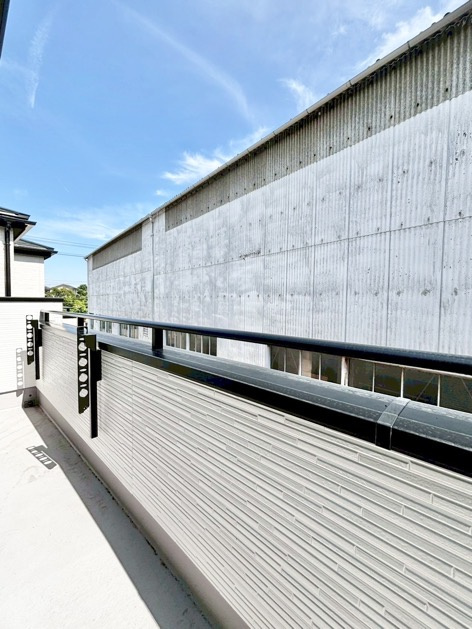 グラファーレ碧南市大浜上町　全3棟　新築住宅のバルコニー