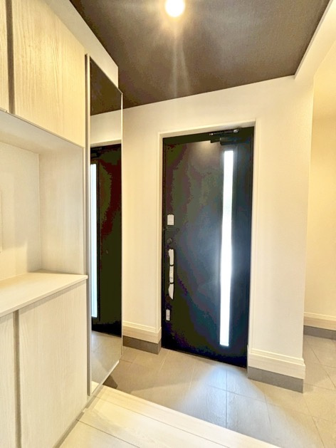 グラファーレ碧南市大浜上町　全3棟　新築住宅の玄関