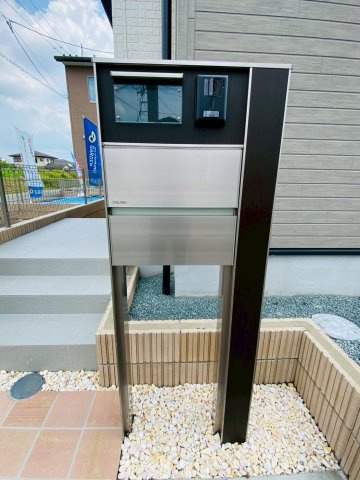 ブルーミングガーデン／東区上南部２丁目／３号棟のエントランス|お客様の顔を見て応対できる安心感のあるテレビモニター付きインターフォン。