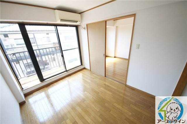 ドルフィン別府の洋室