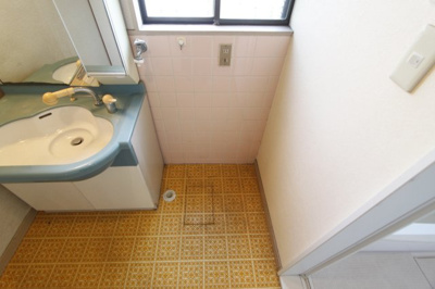 【洗面所】 | 香芝市穴虫3131-64テラスハウス | 室内洗濯機置場です