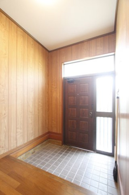 【玄関】 | 香芝市穴虫3131-64テラスハウス | 毎日通る玄関はこちらです