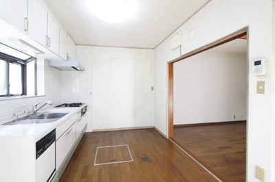 【居間・リビング】 | 香芝市穴虫3131-64テラスハウス | こちらのリビングで趣味の時間をお楽しみください