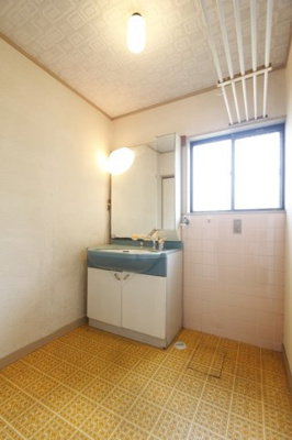 【洗面所】 | 香芝市穴虫3131-64テラスハウス | 使いやすい洗面所です