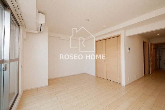 プリムローズ アヴェニューの居間・リビング|同マンション別部屋：参考写真