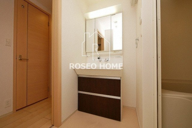 プリムローズ アヴェニューの洗面所|同マンション別部屋：参考写真