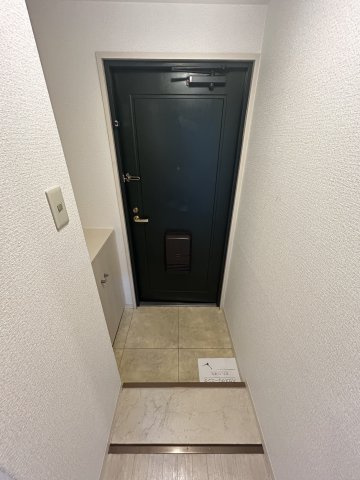十三ホワイティの玄関