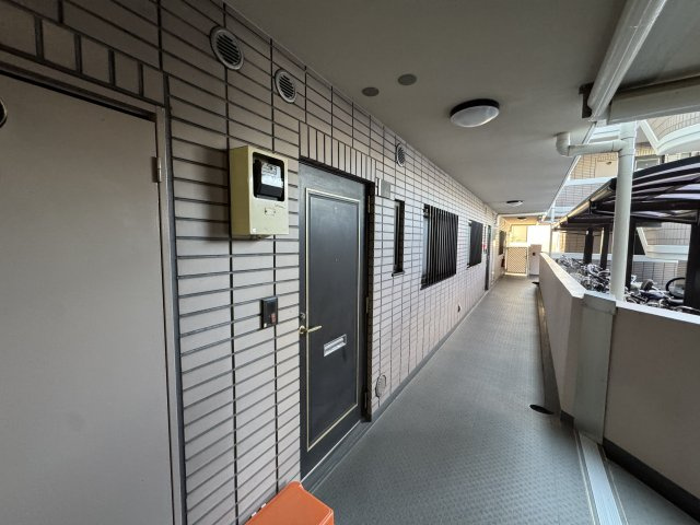 -三丁目不動産-シティホームズ行田弐番館-の玄関