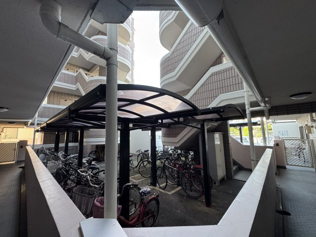 -三丁目不動産-シティホームズ行田弐番館-の駐輪場