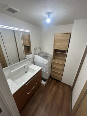 【洗面所】 | フローレンス矢野南弐番館 | 三面鏡付き洗面台　