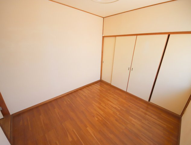 松美台借家の寝室