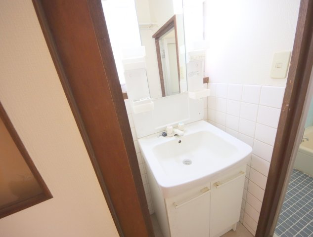 松美台借家の洗面所