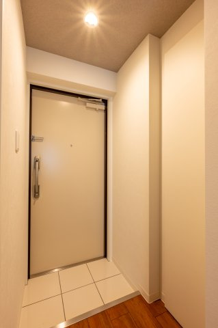 ブリリアコート龍谷大前の玄関