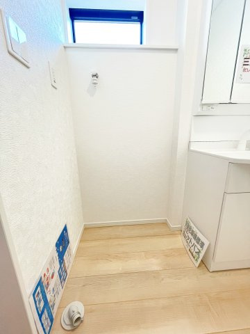 新築戸建・建売　足利市福富町第4　CRADLE GARDEN　全4棟のランドリースペース|換気しやすい小窓付きで明るく清潔感のあるホワイト基調のランドリースペースです♪