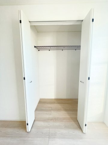 新築戸建・建売　足利市福富町第4　CRADLE GARDEN　全4棟の収納|棚付きクローゼットは衣類だけでなくバッグや帽子も綺麗に収まる収納力が魅力です！