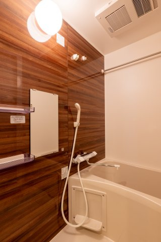 ブリリアコート龍谷大前の浴室|浴室乾燥機付きお風呂です。