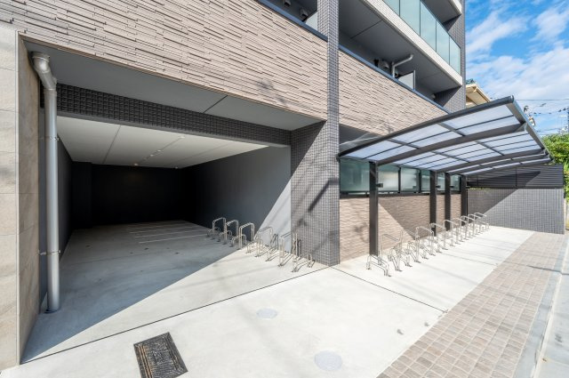 ブリリアコート龍谷大前のその他共用部分|バイク置き場あります。