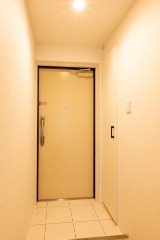 ブリリアコート龍谷大前の玄関