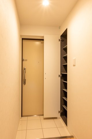 ブリリアコート龍谷大前の収納|大容量のシューズボックスです。