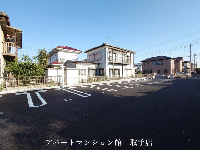 クレアベルの駐車場