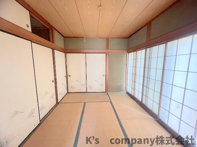 ◎高座郡寒川町小谷3丁目　中古戸建の和室|ダイニングの隣にある和室6帖◇