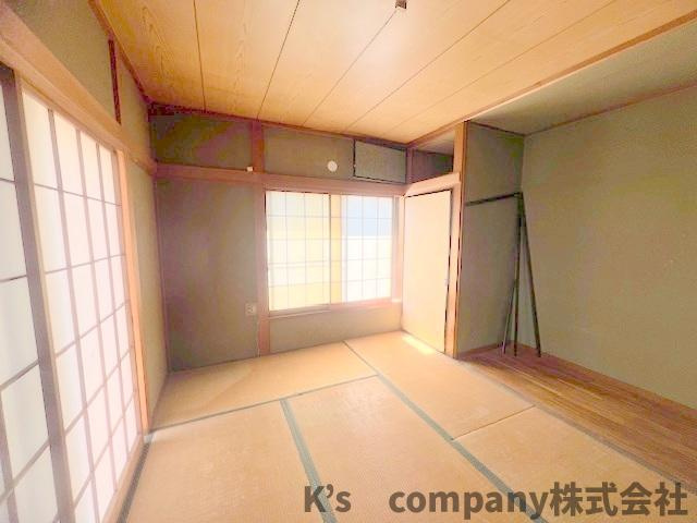 ◎高座郡寒川町小谷3丁目　中古戸建の和室|窓からは明るい日差しが降りそそぎます♪