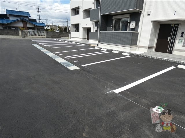 エマーブルＭグラン　Ⅱの駐車場