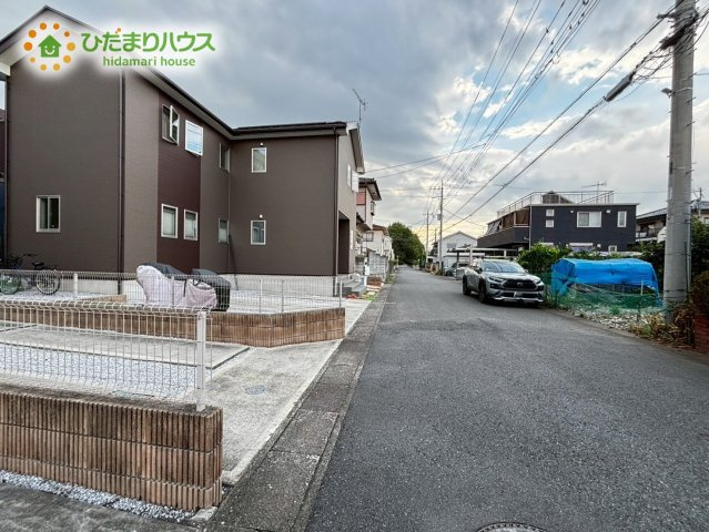 深谷市上柴町東7丁目　中古戸建ての前面道路含む現地写真