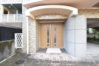 【エントランス】 | オートロックを備えた、マンションのエントランス。やはりセキュリティの観点は欠かすことができません。皆様を“安全”に送り出し、出迎えてくれます。～即日のご見学可能～　お問合せはお気軽にどうぞ。