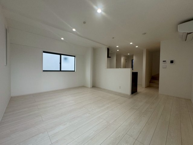 府中市美好町一丁目戸建の居間・リビング