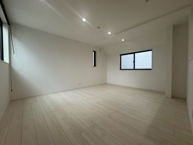 府中市美好町一丁目戸建の居間・リビング