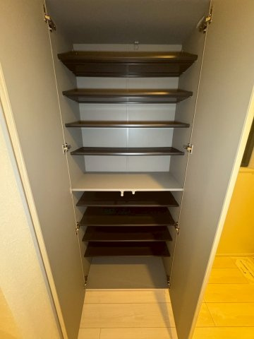 府中市美好町一丁目戸建の収納