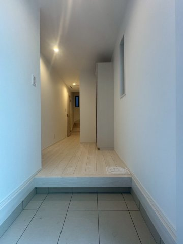 府中市美好町一丁目戸建の玄関